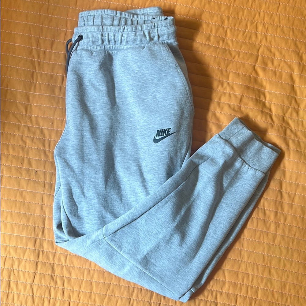 Men’s Nike Tech Sweatpants Joggers - Large